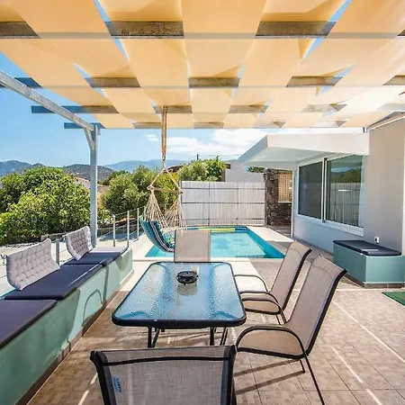 Dafni Villa *